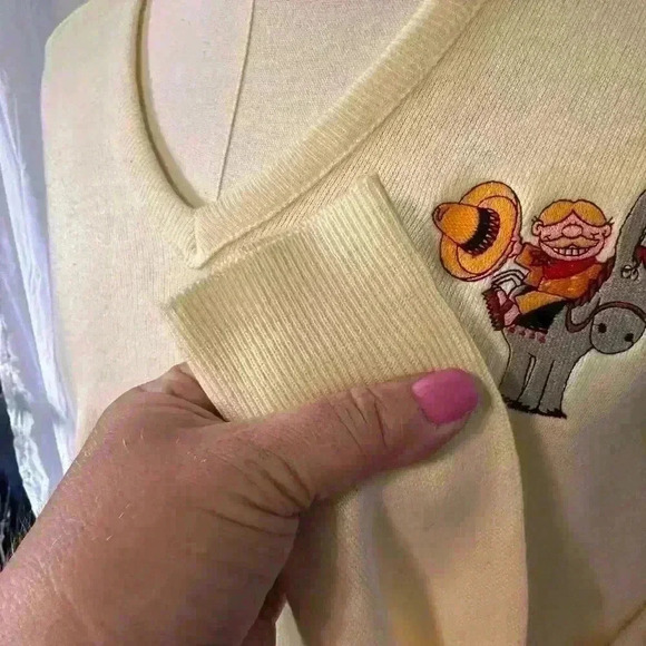 Pale Yellow V-neck Sweater With Donkey/mexican/sombrero Logo On Chest. Sz XL - Picture 3 of 5